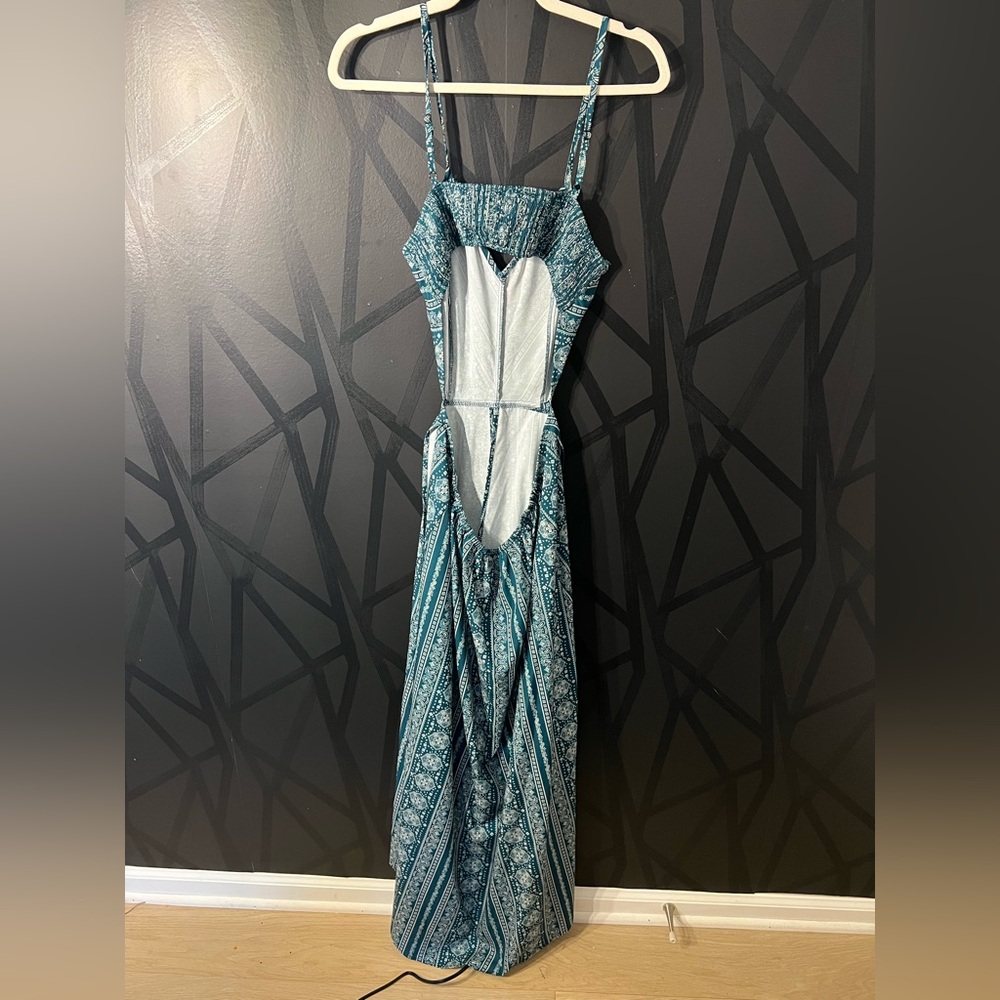 Geometric Maxi Dress with open back and angular sides - Picture 3 of 4